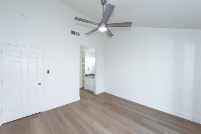 Building Photo - 2704 Catalina Dr