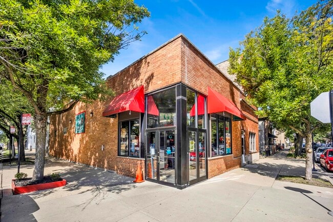 Building Photo - 2859 S Lowe Ave