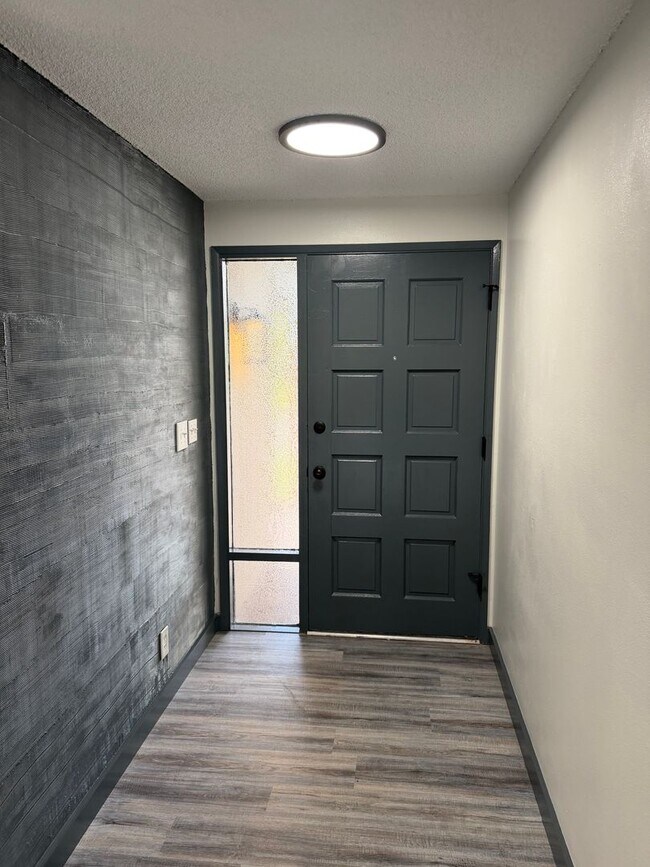 Building Photo - Beautifully updated 3 bedroom, 2 bath house in Eugene!