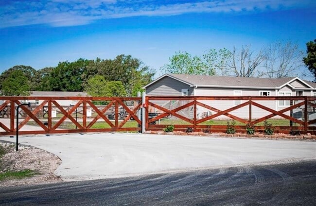 Building Photo - 1566 County Rd 610