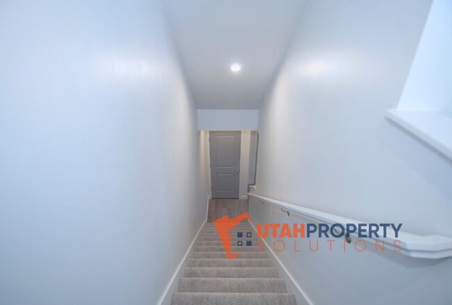 Building Photo - 1042 W 430 S