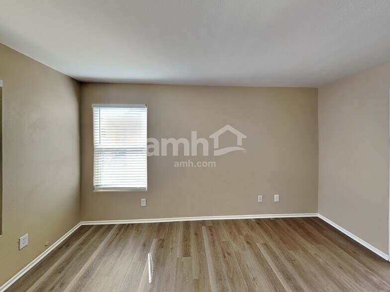 Building Photo - 79 Japonica Ave