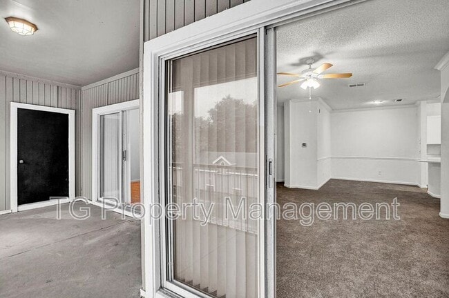 Building Photo - 10000 Gate Pkwy N