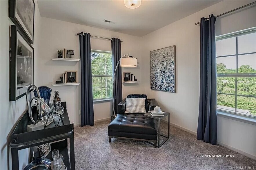 Building Photo - Room in Townhome on Ainslie Downs St