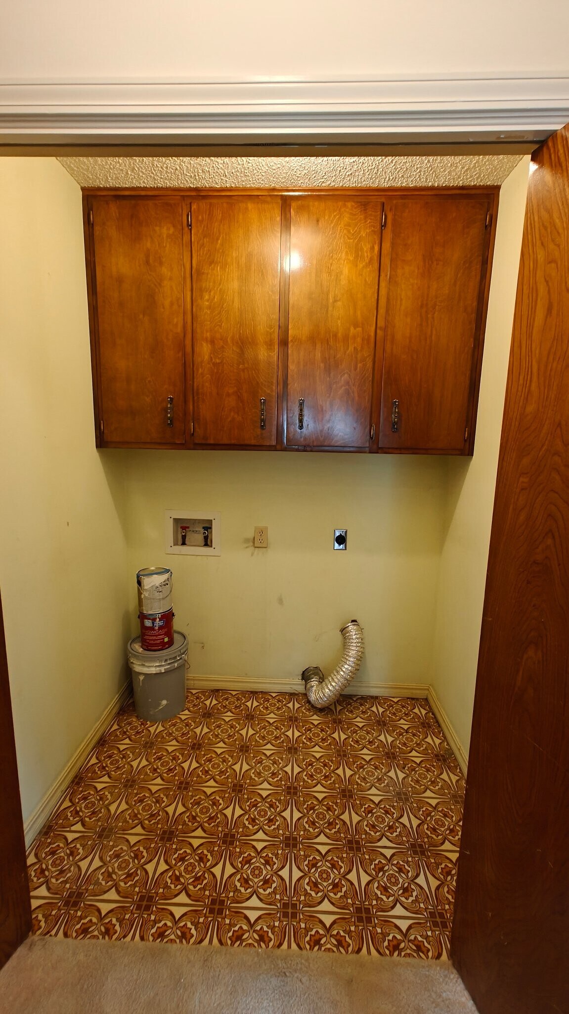 Building Photo - 1738 Ridgeview Dr