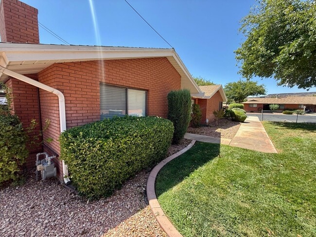 Building Photo - 840 S 400 E