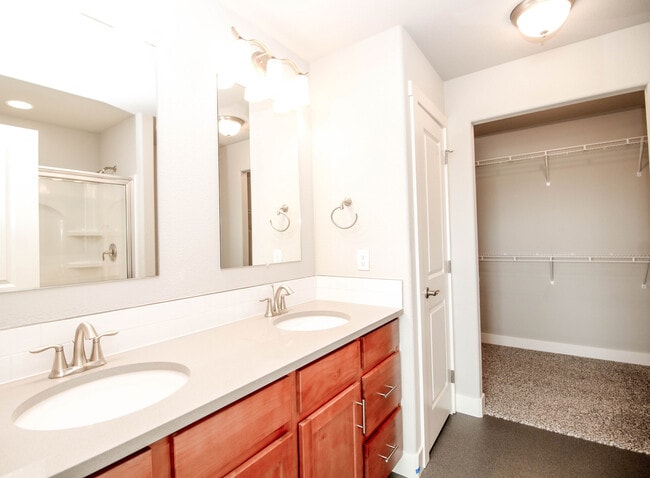 Building Photo - Beautiful 2 bed 2.5 Bath Townhome in West Greeley Available Early June!