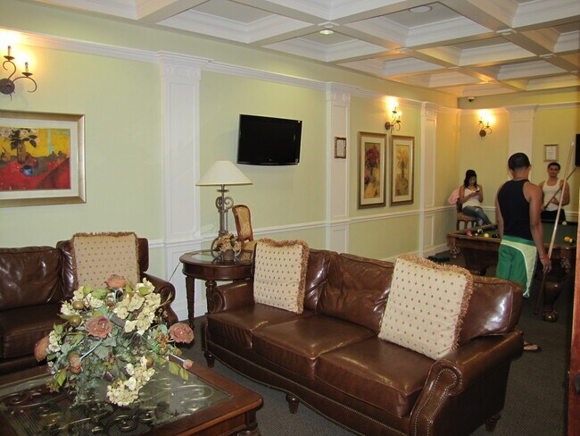 Building Photo - Gorgeous 3/2 Condo with 1 Car Garage in Ex...