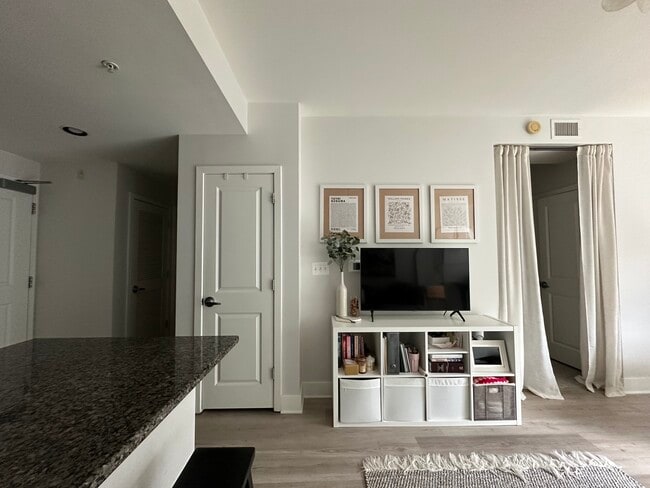 Building Photo - 4101 Albemarle St NW