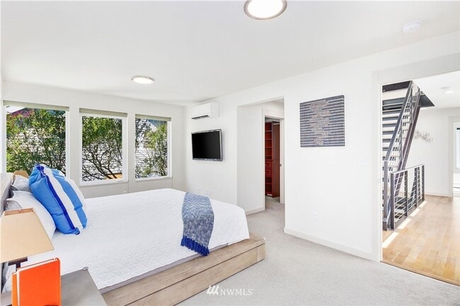 Building Photo - Modern & Chic Ballard Stand-Alone Home Nea...