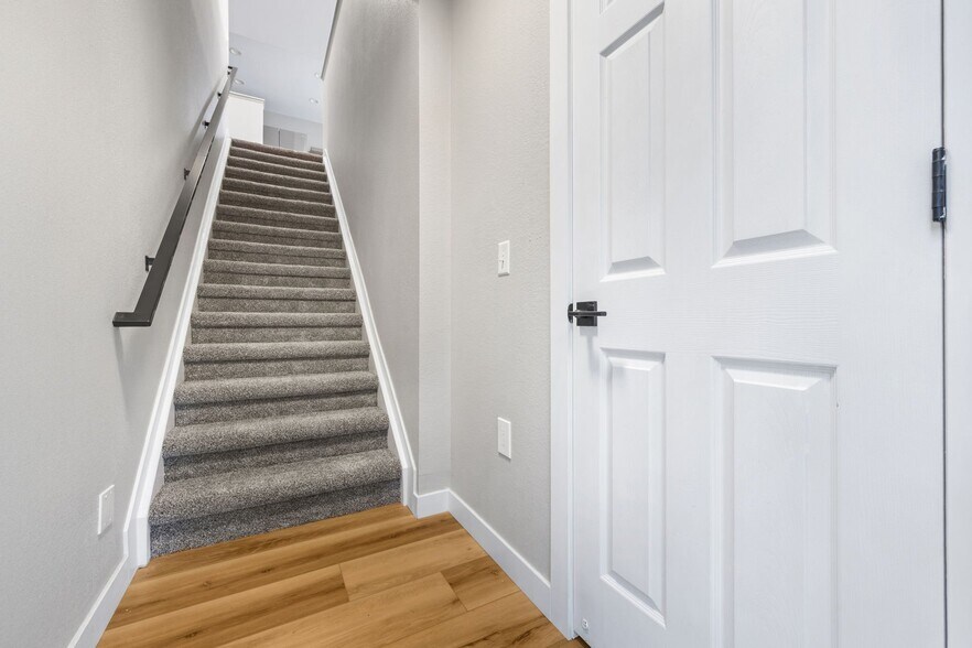 Building Photo - 3002 W Elizabeth St