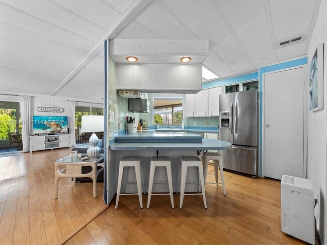 Building Photo - 806 S Jade Dr