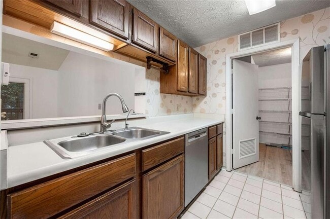 Building Photo - 1306 McClelen Way