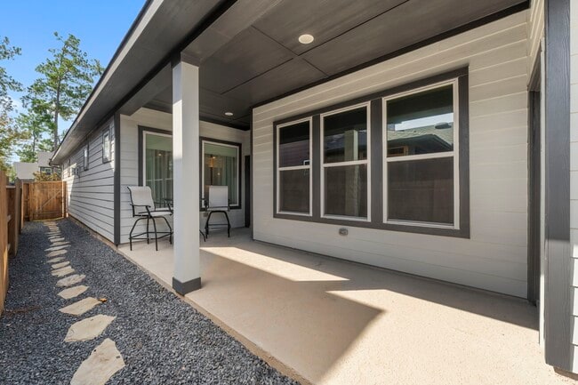 Building Photo - 218 Thistle Dr