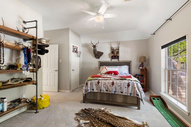 Building Photo - 10 Scenic Mill Pl