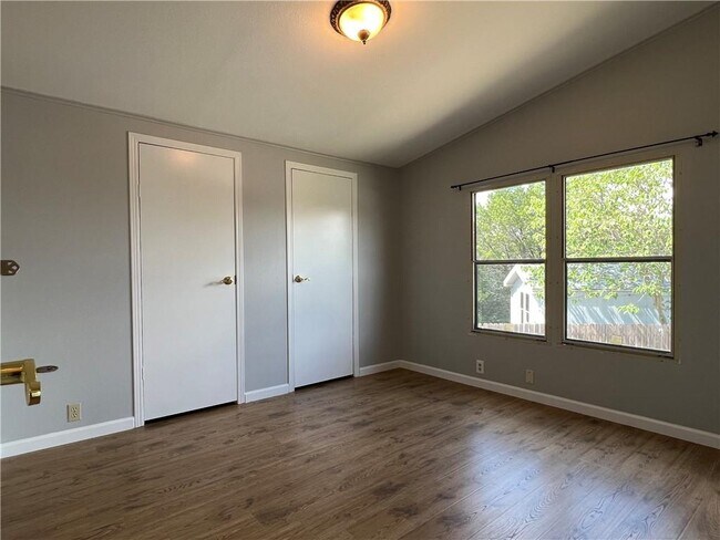Building Photo - 10808 Quail Valley Dr