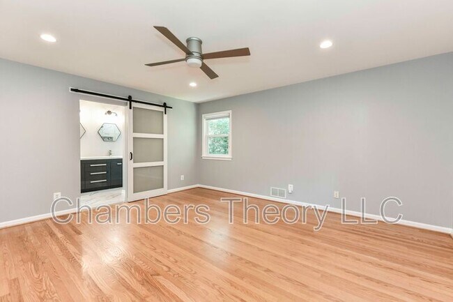 Building Photo - 9205 Hamilton Dr