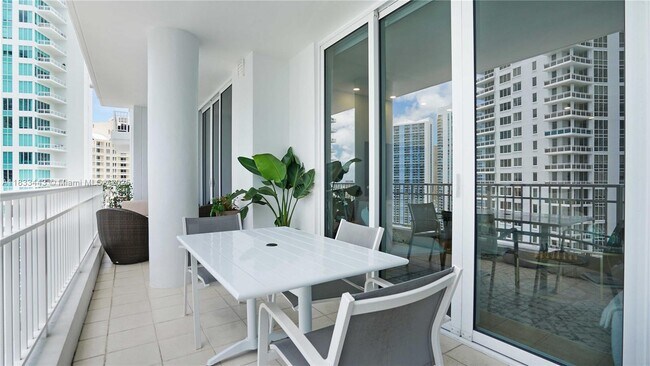 Building Photo - 801 Brickell Key Blvd