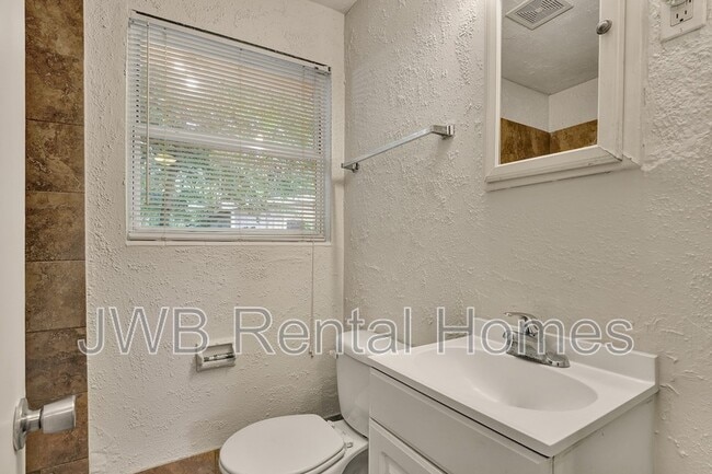 Building Photo - 1165 Denaud St