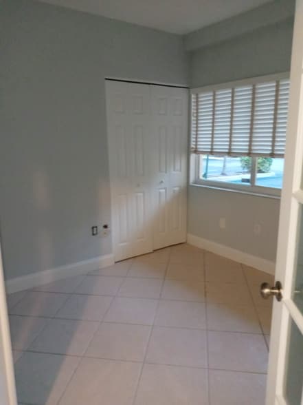 Building Photo - 4401 Crystal Lake Dr