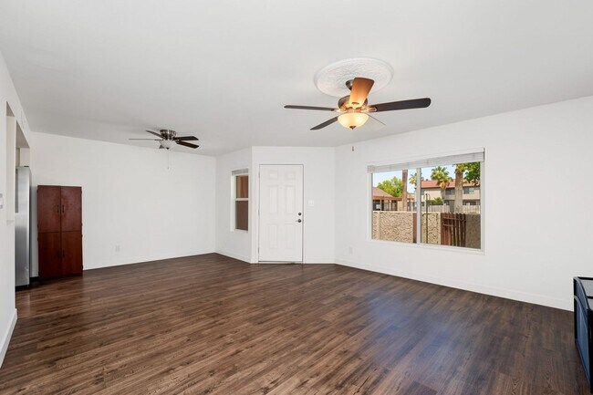 Building Photo - Stylish Dobson Glen Townhome | Updated Kitchen, Loft & Pool Access