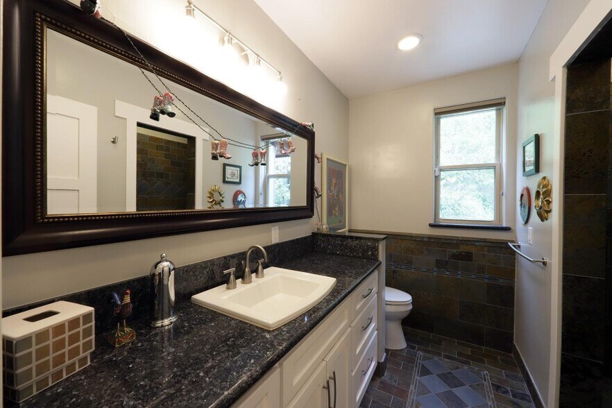 Building Photo - 3765 N Canyon Rd