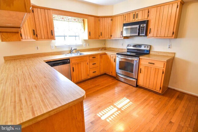 Building Photo - 2788 Pinewood Dr
