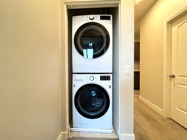 Building Photo - 3 bed, 4 bath located in Rancho Cucamonga!