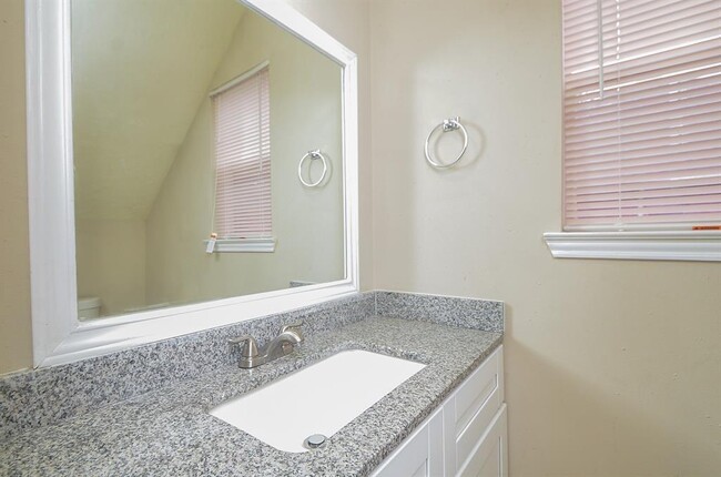Building Photo - 5211 Aspen Point Dr