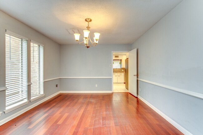 Building Photo - 3927 Pleasant Valley Dr