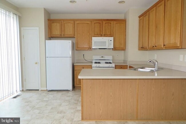 Building Photo - 1622 White Oak Vista Dr