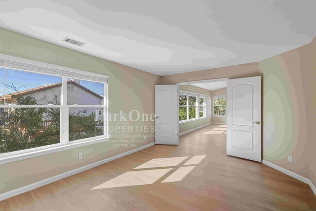 Building Photo - Beautiful Home in Peacock Creek