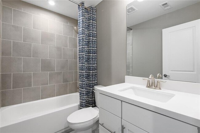 Building Photo - 1397 Live Oak Ln