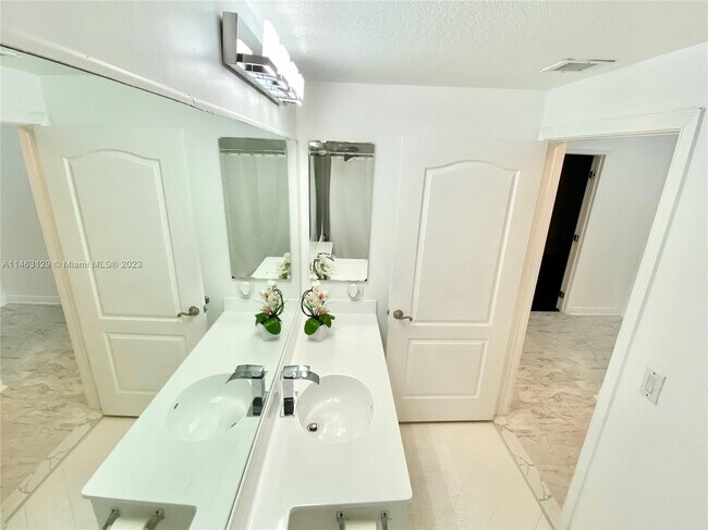 Building Photo - 10770 NW 66th St