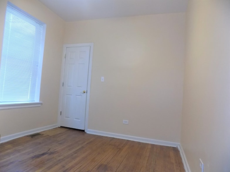 Building Photo - 5926 S Artesian Ave