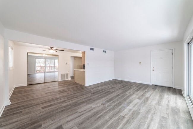 Building Photo - 518 Roberts Dr