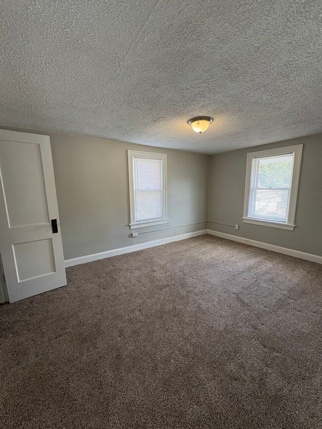 Building Photo - Two bedroom one bathroom home for rent