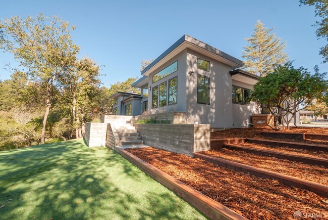 Building Photo - 81 Estates Dr