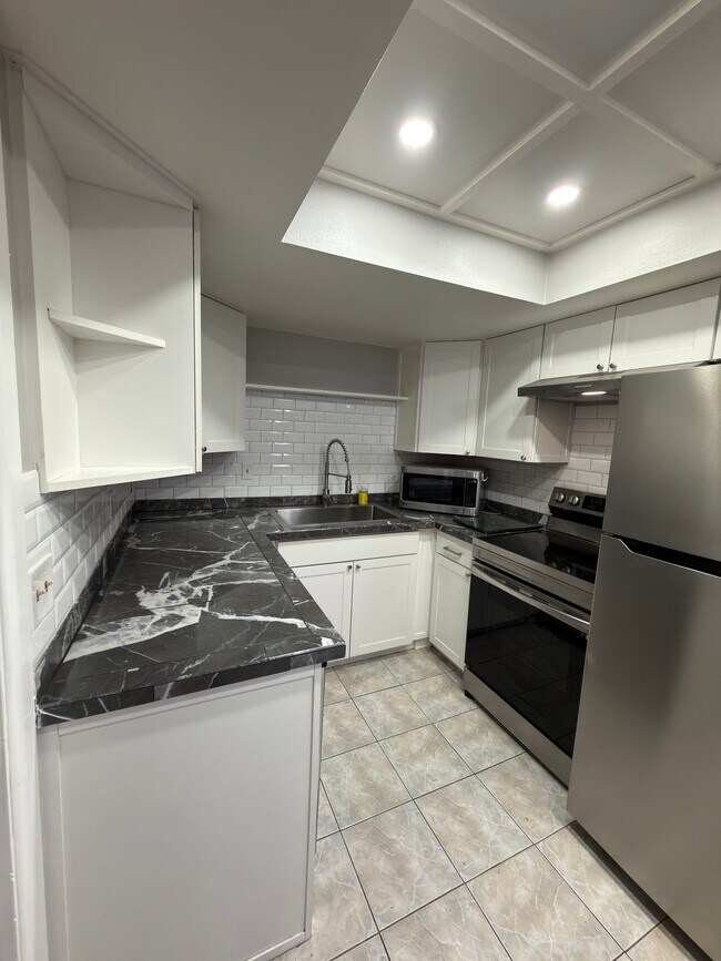 Building Photo - 3010 Catherine Dr