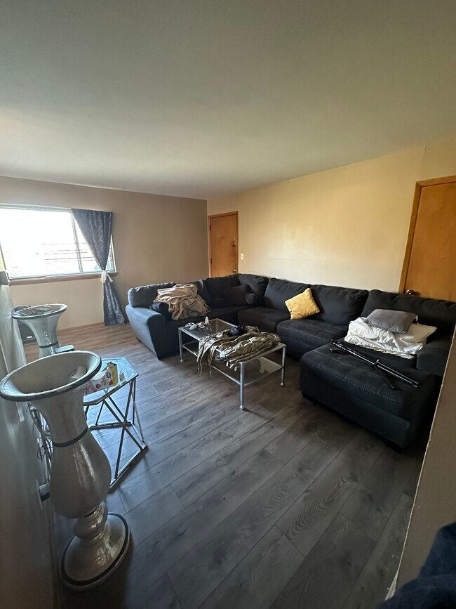 Building Photo - Stunning Glendale 2 BR Apartment!