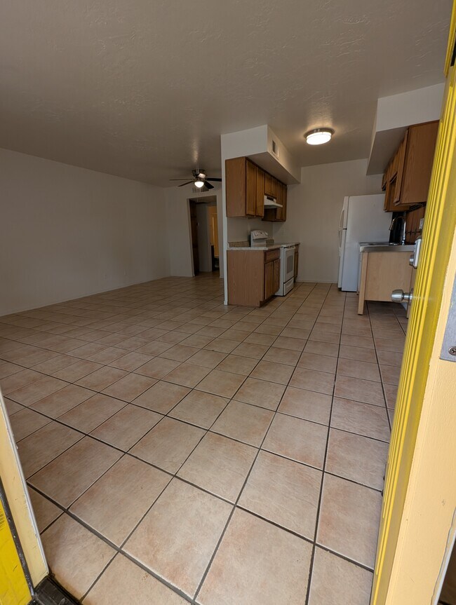 Building Photo - 1418 S Stanley Pl