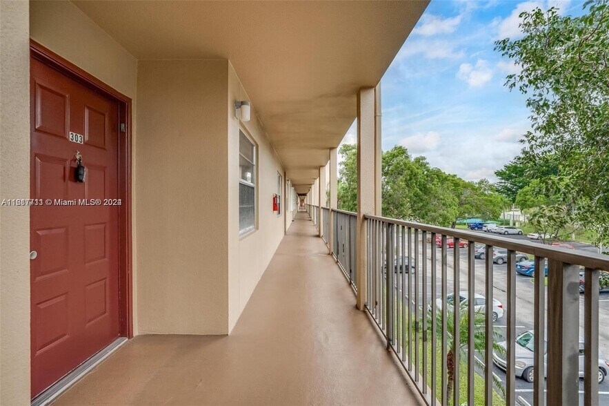 Building Photo - 1151 SW 128th Ter