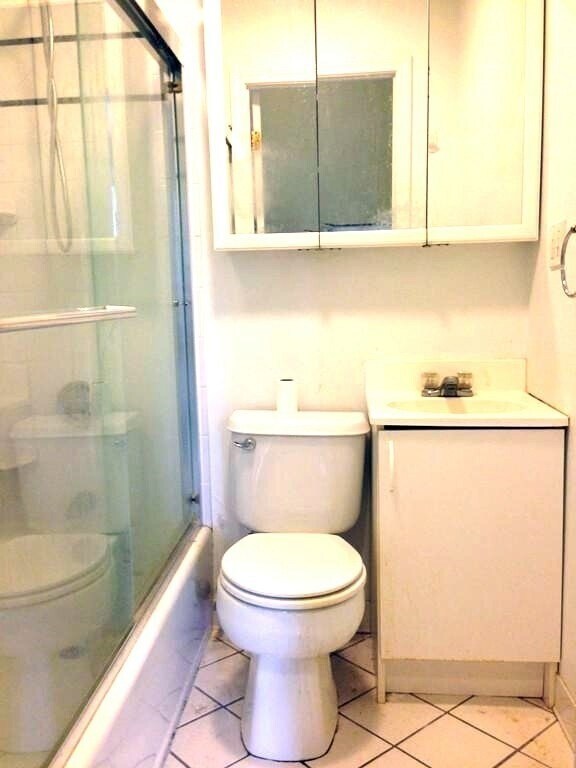 Building Photo - 387 Beacon St