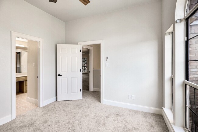 Building Photo - 2912 Bluffview Dr