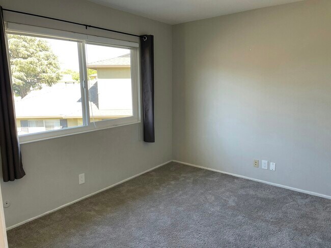 Building Photo - 1061 Mohr Ln