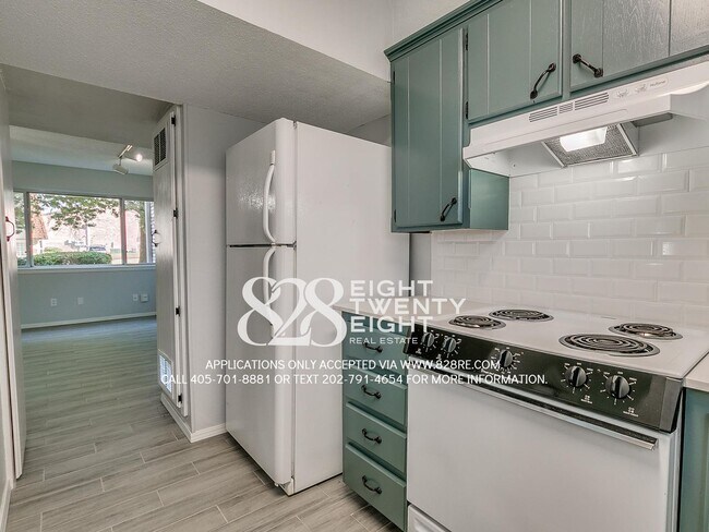 Building Photo - *AVAILABLE NOW!* Spacious 3 Bed/2.5 Bath Condo in East Norman!