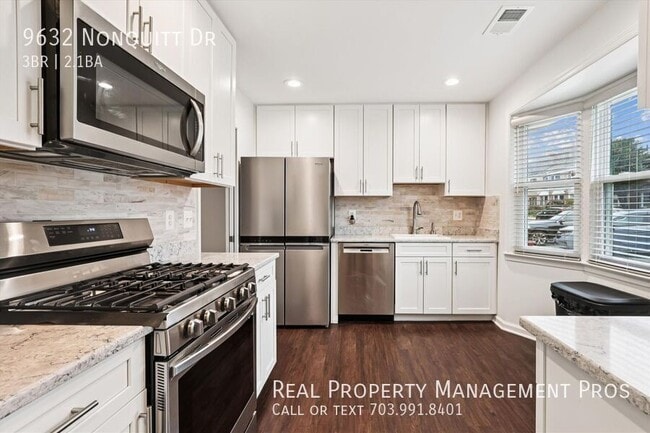 Building Photo - 9632 Nonquitt Dr