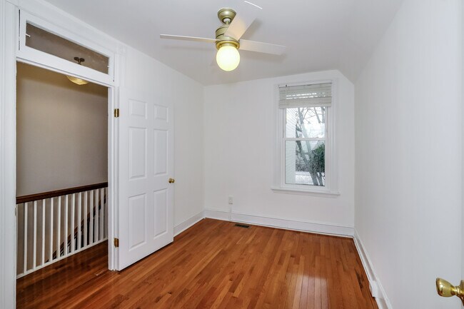 Building Photo - 314 14th Pl NE