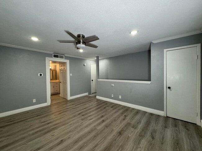 Building Photo - 2021 Spenwick Dr