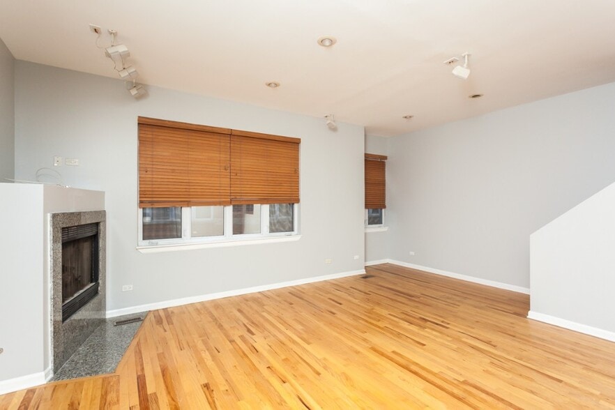 Building Photo - 2427 N Clybourn Ave